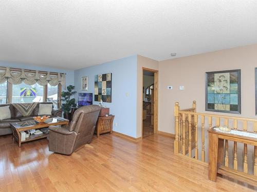 275 Sherwood Drive, Thunder Bay, ON - Indoor Photo Showing Living Room