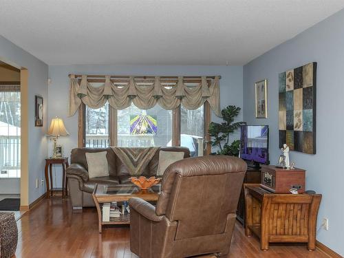 275 Sherwood Drive, Thunder Bay, ON - Indoor Photo Showing Living Room