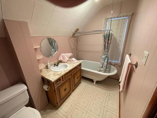 315 Vickers Street N, Thunder Bay, ON - Indoor Photo Showing Bathroom