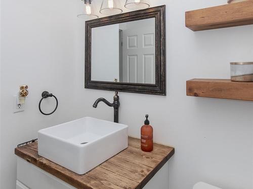 550 Lanark Crescent, Thunder Bay, ON - Indoor Photo Showing Bathroom