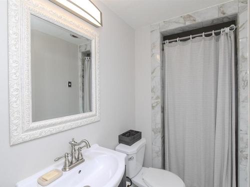 550 Lanark Crescent, Thunder Bay, ON - Indoor Photo Showing Bathroom