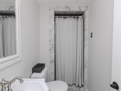 550 Lanark Crescent, Thunder Bay, ON - Indoor Photo Showing Bathroom