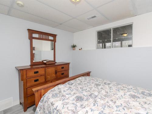 550 Lanark Crescent, Thunder Bay, ON - Indoor Photo Showing Bedroom