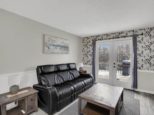 550 Lanark Crescent, Thunder Bay, ON - Indoor Photo Showing Living Room