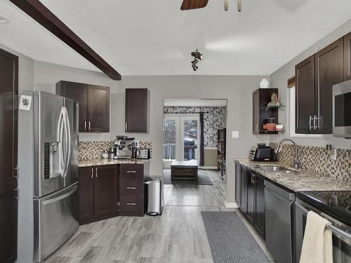 550 Lanark Crescent, Thunder Bay, ON - Indoor Photo Showing Kitchen With Upgraded Kitchen