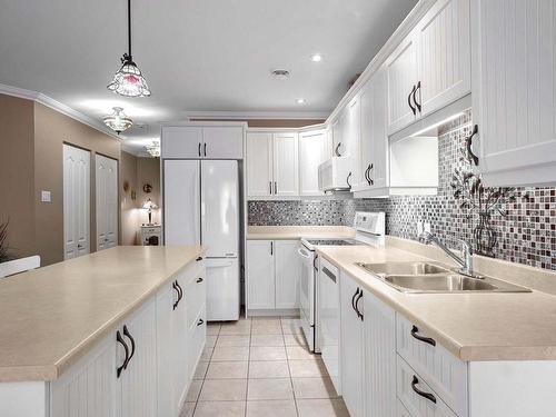 Kitchen - 404-225 Rue Bohémier, Mascouche, QC - Indoor Photo Showing Kitchen With Double Sink With Upgraded Kitchen