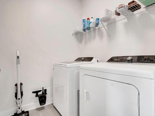 Salle de lavage - 2 Ch. Des Corneilles, Mont-Blanc, QC - Indoor Photo Showing Laundry Room