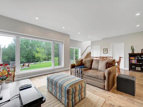 Salle familiale - 2 Ch. Des Corneilles, Mont-Blanc, QC - Indoor Photo Showing Living Room