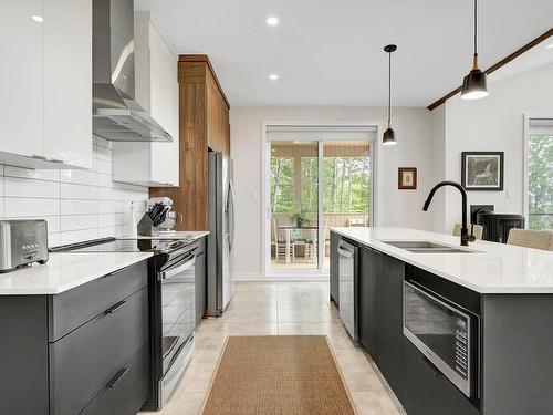 Cuisine - 2 Ch. Des Corneilles, Mont-Blanc, QC - Indoor Photo Showing Kitchen With Double Sink With Upgraded Kitchen