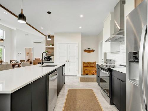 Cuisine - 2 Ch. Des Corneilles, Mont-Blanc, QC - Indoor Photo Showing Kitchen With Double Sink With Upgraded Kitchen