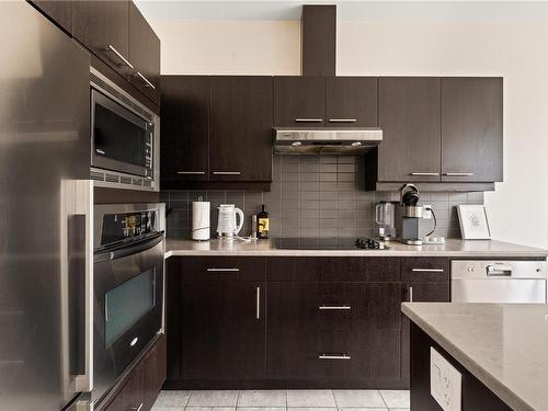 504-732 Broughton St, Victoria, BC - Indoor Photo Showing Kitchen With Upgraded Kitchen