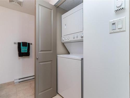 202-257 Moilliet St South, Parksville, BC - Indoor Photo Showing Laundry Room