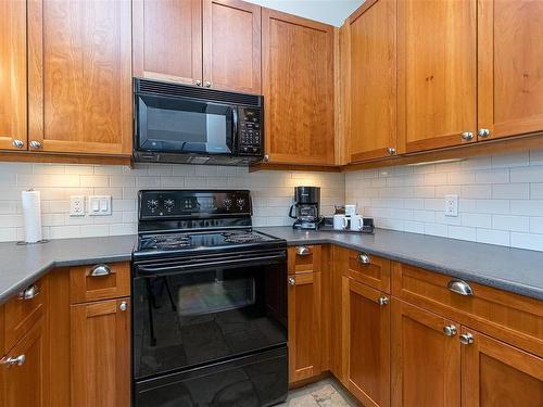 306/308 C-1376 Lynburne Pl, Langford, BC - Indoor Photo Showing Kitchen