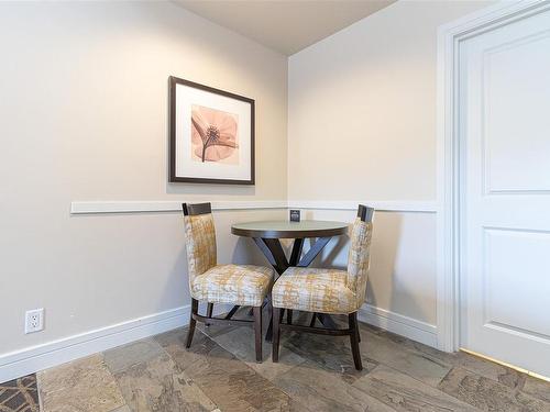 306/308 C-1376 Lynburne Pl, Langford, BC - Indoor Photo Showing Dining Room