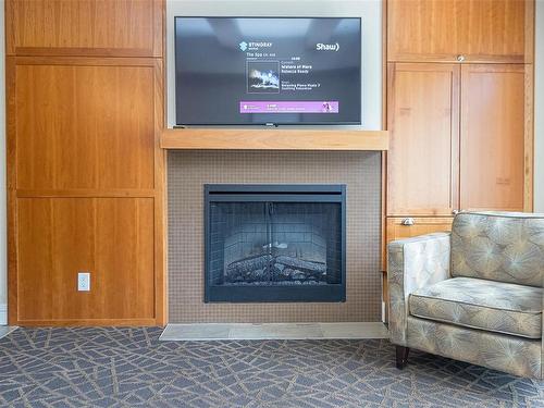 306/308 C-1376 Lynburne Pl, Langford, BC - Indoor Photo Showing Living Room With Fireplace