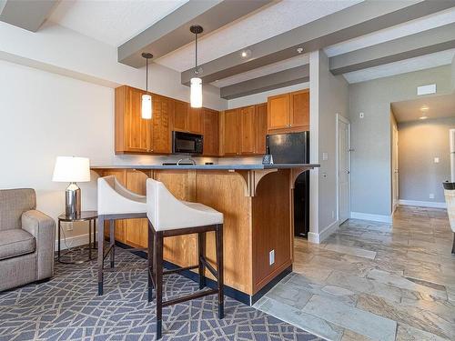 306/308 C-1376 Lynburne Pl, Langford, BC - Indoor Photo Showing Kitchen