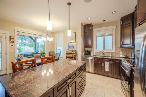 19-6823 Tucelnuit Drive, Oliver, BC - Indoor Photo Showing Kitchen With Upgraded Kitchen