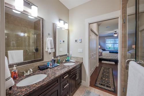 19-6823 Tucelnuit Drive, Oliver, BC - Indoor Photo Showing Bathroom