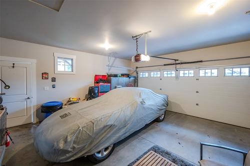 19-6823 Tucelnuit Drive, Oliver, BC - Indoor Photo Showing Garage