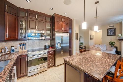 19-6823 Tucelnuit Drive, Oliver, BC - Indoor Photo Showing Kitchen With Upgraded Kitchen