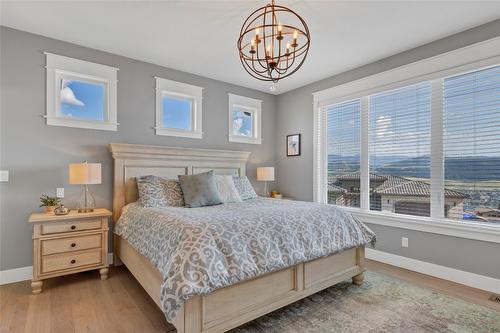 304 Silversage Bluff Lane, Vernon, BC - Indoor Photo Showing Bedroom