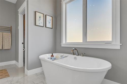 304 Silversage Bluff Lane, Vernon, BC - Indoor Photo Showing Bathroom