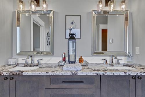 304 Silversage Bluff Lane, Vernon, BC - Indoor Photo Showing Bathroom