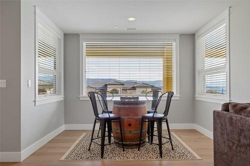 304 Silversage Bluff Lane, Vernon, BC - Indoor Photo Showing Dining Room