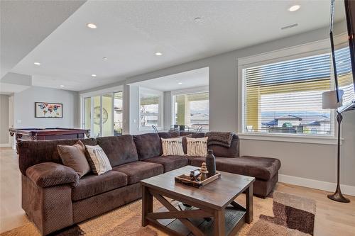 304 Silversage Bluff Lane, Vernon, BC - Indoor Photo Showing Living Room