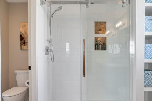 304 Silversage Bluff Lane, Vernon, BC - Indoor Photo Showing Bathroom