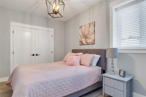 304 Silversage Bluff Lane, Vernon, BC - Indoor Photo Showing Bedroom