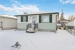 686 Manhattan AVE  Winnipeg, MB R2L 1B7