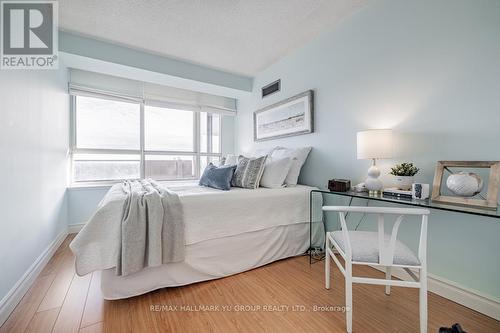 905 - 33 Weldrick Road E, Richmond Hill, ON - Indoor Photo Showing Bedroom