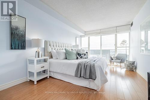 905 - 33 Weldrick Road E, Richmond Hill, ON - Indoor Photo Showing Bedroom