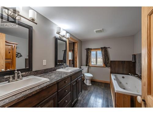 510 Beecroft River Road, Cawston, BC - Indoor Photo Showing Bathroom