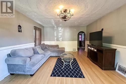 449 Wellington St, Sault Ste. Marie, ON - Indoor Photo Showing Living Room