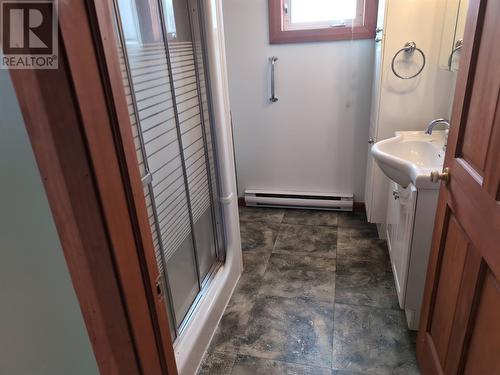 11 Sycamore Street, Springdale, NL - Indoor Photo Showing Bathroom