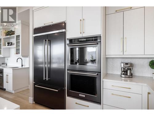 1546 Viognier Drive, West Kelowna, BC - Indoor Photo Showing Kitchen With Upgraded Kitchen