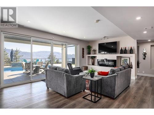 1546 Viognier Drive, West Kelowna, BC - Indoor Photo Showing Living Room With Fireplace