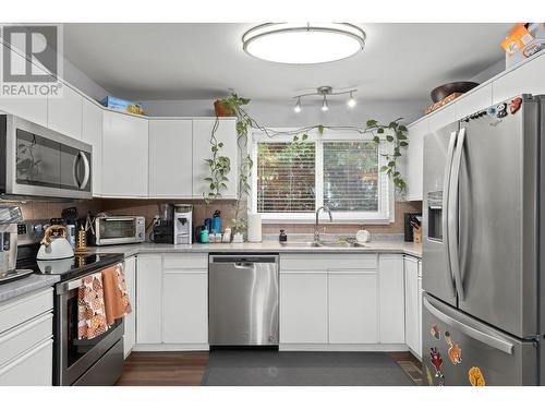 2188 Burnett Street, Kelowna, BC - Indoor Photo Showing Kitchen With Double Sink