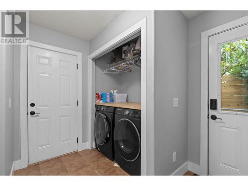 2188 Burnett Street, Kelowna, BC - Indoor Photo Showing Laundry Room