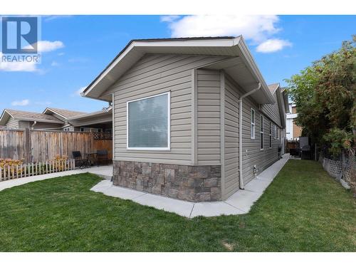 2188 Burnett Street, Kelowna, BC - Outdoor With Exterior