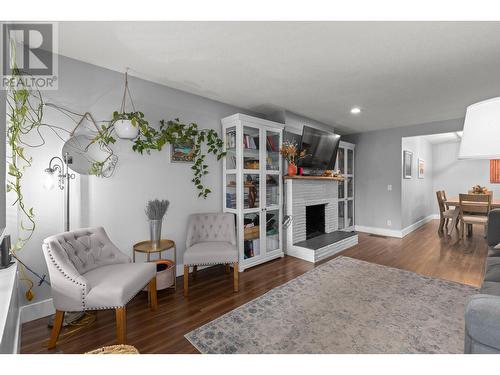 2188 Burnett Street, Kelowna, BC - Indoor Photo Showing Living Room With Fireplace