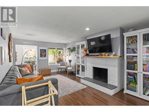 2188 Burnett Street, Kelowna, BC - Indoor Photo Showing Living Room With Fireplace