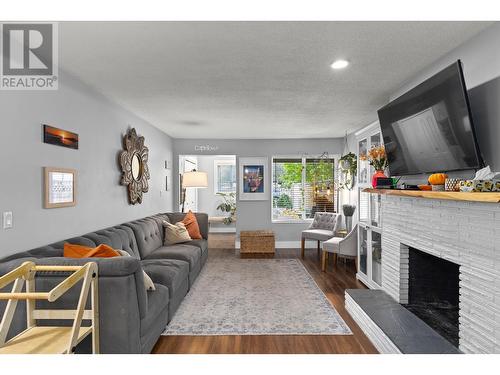 2188 Burnett Street, Kelowna, BC - Indoor Photo Showing Living Room With Fireplace