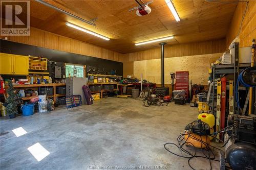 336 Delaware Avenue, Chatham, ON - Indoor Photo Showing Garage