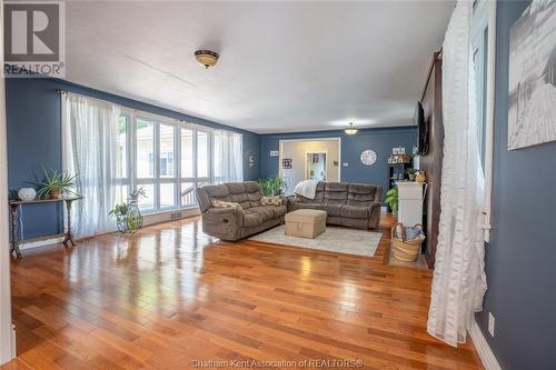 336 Delaware Avenue, Chatham, ON - Indoor Photo Showing Living Room