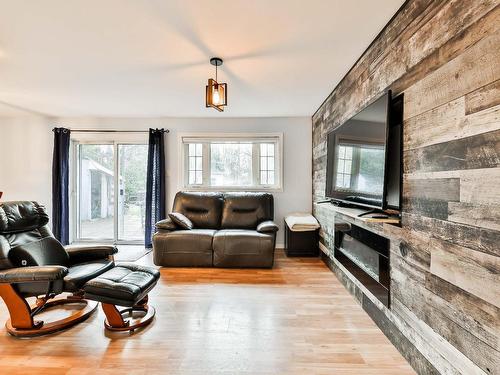 Salle familiale - 114 Rue St-Joseph, Sainte-Thérèse, QC - Indoor Photo Showing Living Room