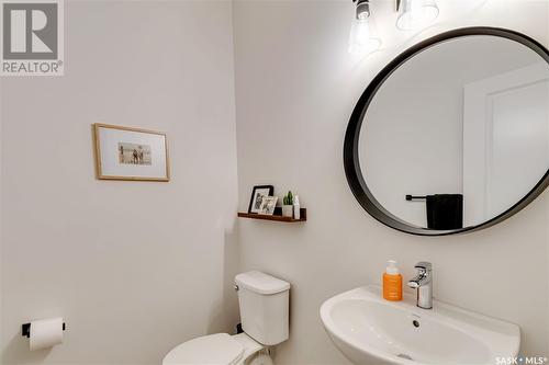 246 Stilling Union, Saskatoon, SK - Indoor Photo Showing Bathroom