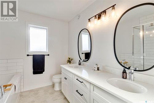 246 Stilling Union, Saskatoon, SK - Indoor Photo Showing Bathroom